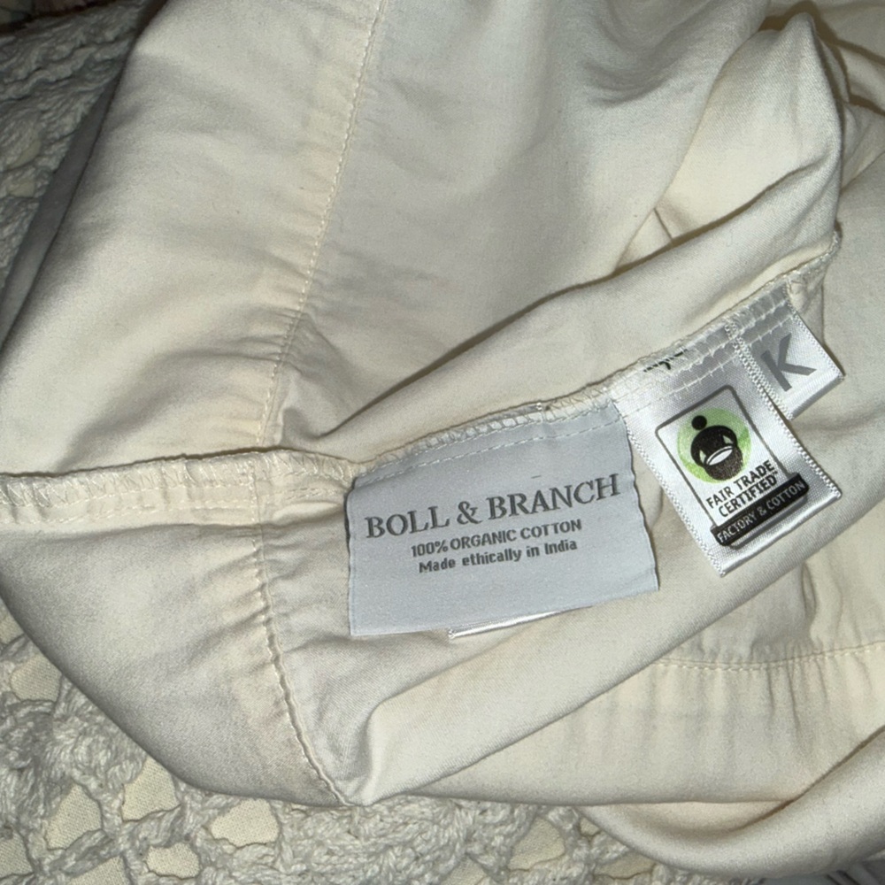 Boll & Branch Organic Long Staple Cotton Signature Hem 2 Pillowcases King cream - Picture 8 of 16